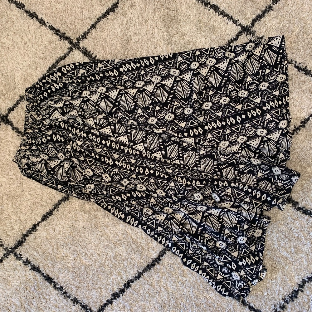 Small Black and Tan Flowing Skirt